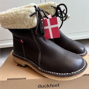 Duckfeet Arhus in Stone, Size 41 NEW
